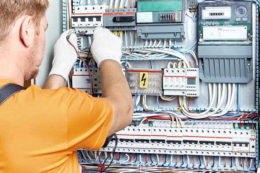 Electricien en intervention